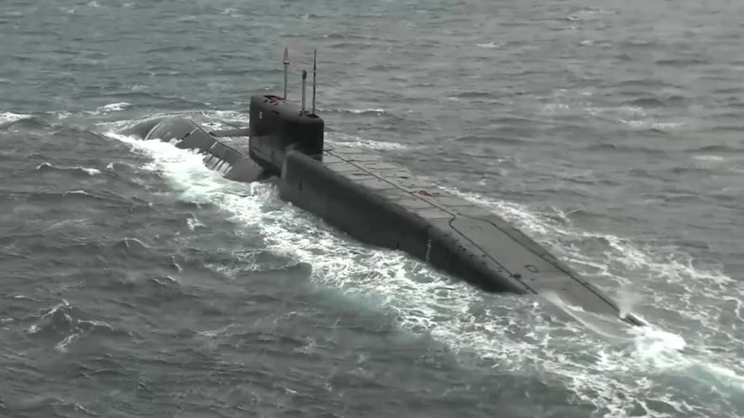 Tàu ngầm hạt nhân Delta-IV gây ngạc nhiên khi 'đội mũ sắt' trên tháp chỉ huy