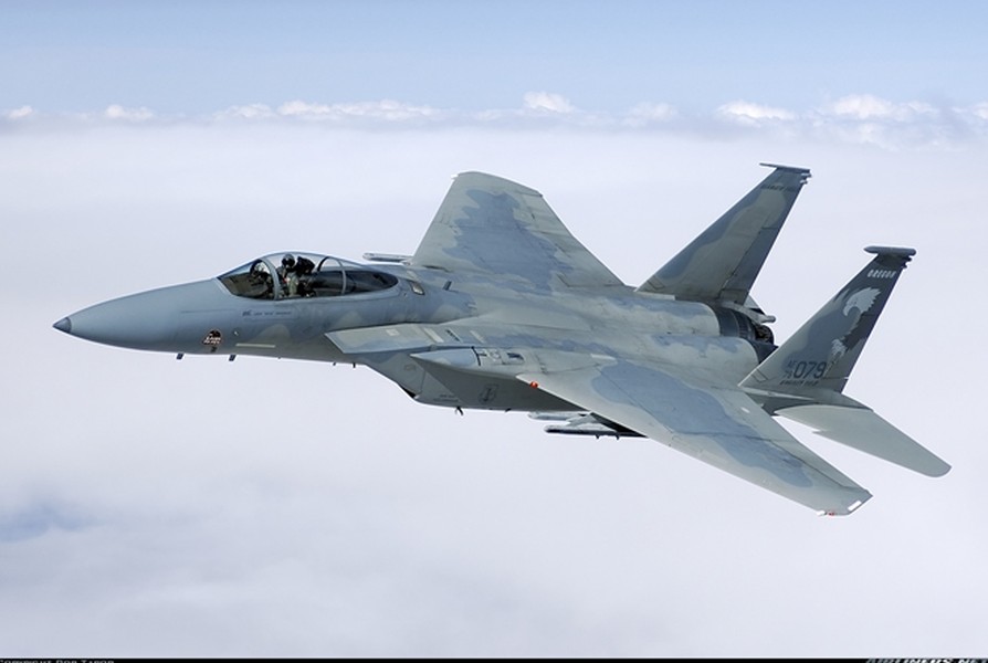 Tiêm kích Su-27 Flanker có thể đánh bại F-15 nếu đụng độ?