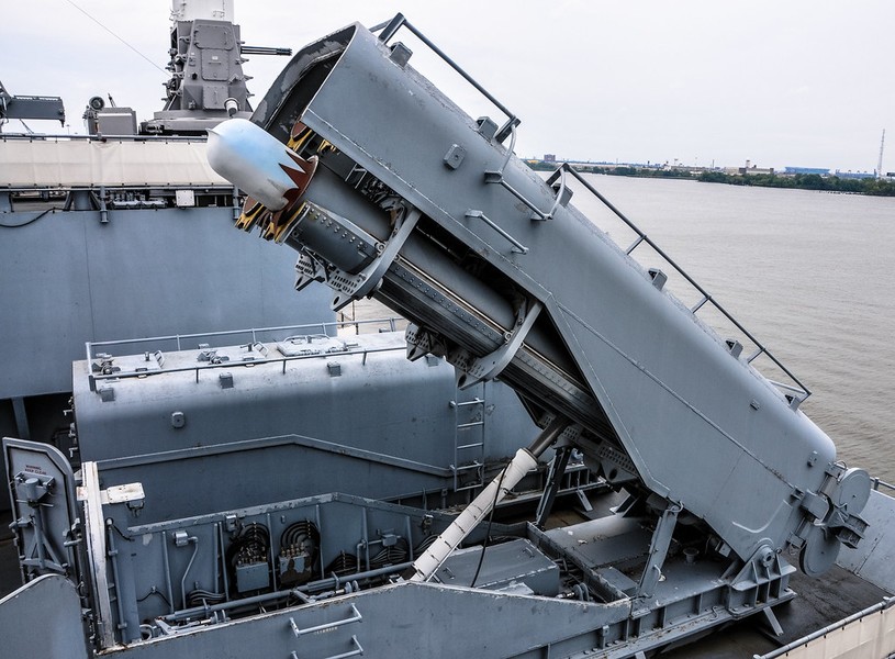 Thiết giáp hạm USS New Jersey bất ngờ rời cảng sau... 34 năm neo đậu