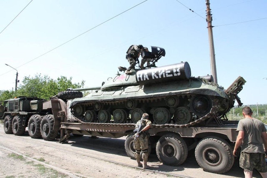 Xe tăng T-34-85 và IS-3 'đồ cổ' được huy động tham chiến