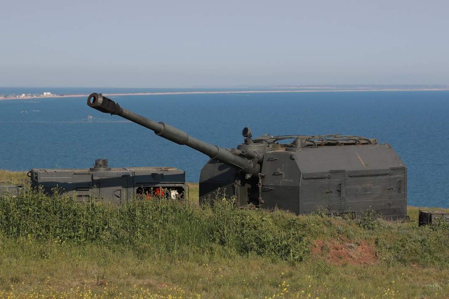 Đội tàu sông Dnieper được trang bị tổ hợp pháo A-222 Bereg độc nhất vô nhị