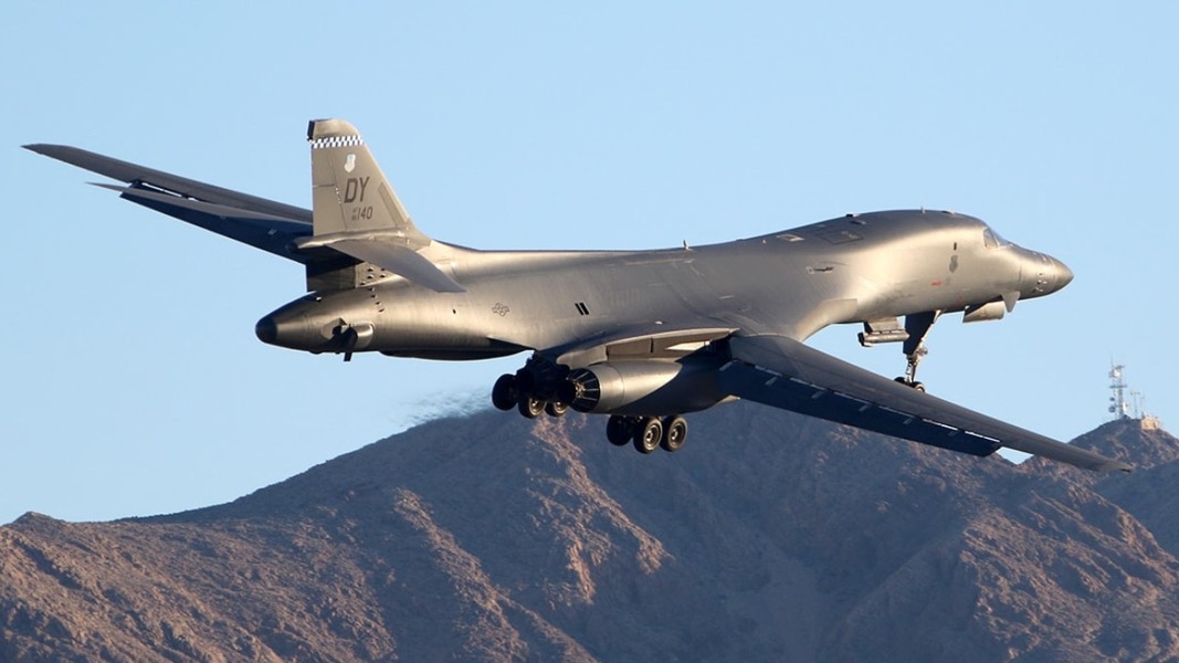 Mỹ tốn thời gian và nguồn lực khổng lồ để khôi phục oanh tạc cơ B-1B Lancer