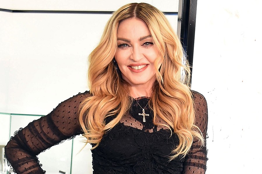[ẢNH] Nhan sắc nóng bỏng của Madonna ở tuổi 62 và chuyện tình với ‘phi công’ kém 36 tuổi
