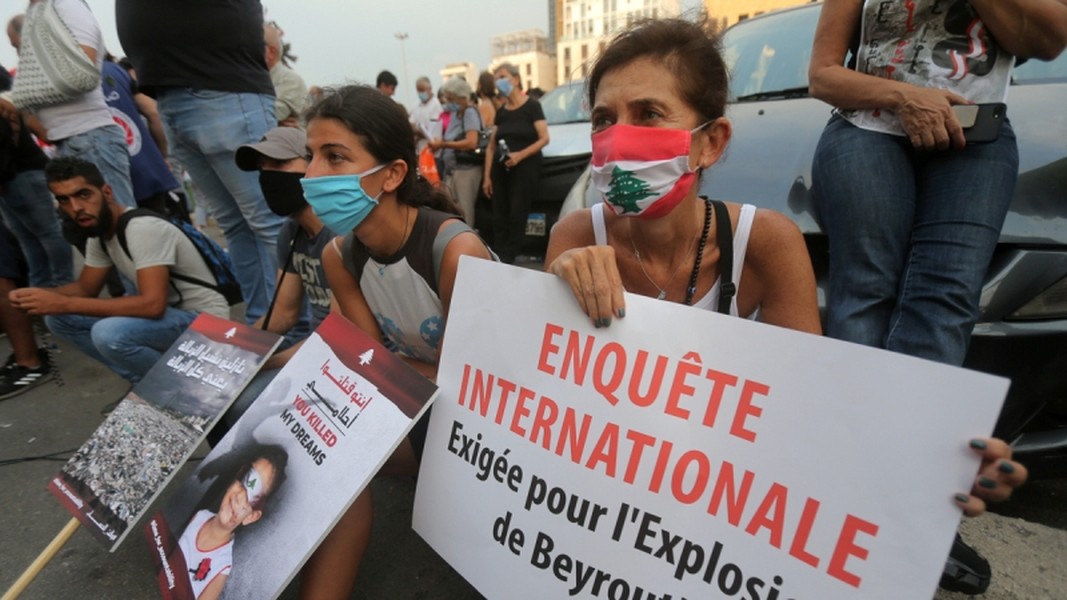[ẢNH]: Người biểu tình Lebanon tiếp tục đòi thay máu chính quyền