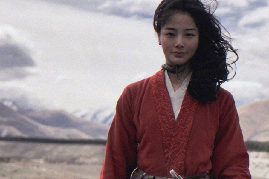 [ẢNH] Cận cảnh nhan sắc nữ diễn viên đóng thế 'lấn át' Lưu Diệc Phi trong Mulan