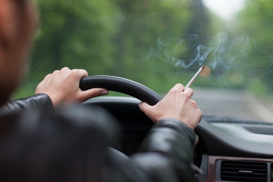 [ẢNH] Những cách thoát hiểm nhanh và an toàn cho người ngồi trong ô tô khi xe bị cháy