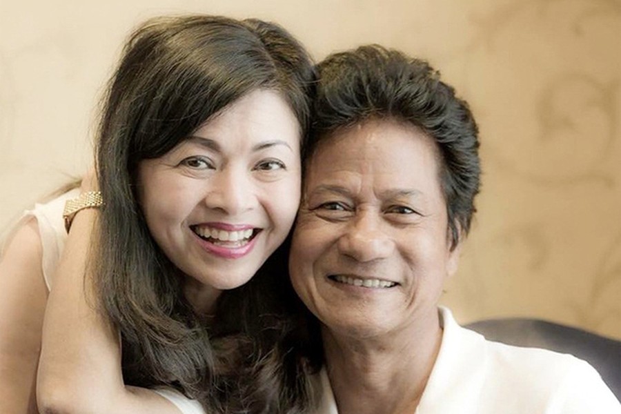 [ẢNH] Cuộc sống hạnh phúc ở tuổi 78 của ‘nam danh ca nhiều vợ, con nhất showbiz Việt’ – Chế Linh 
