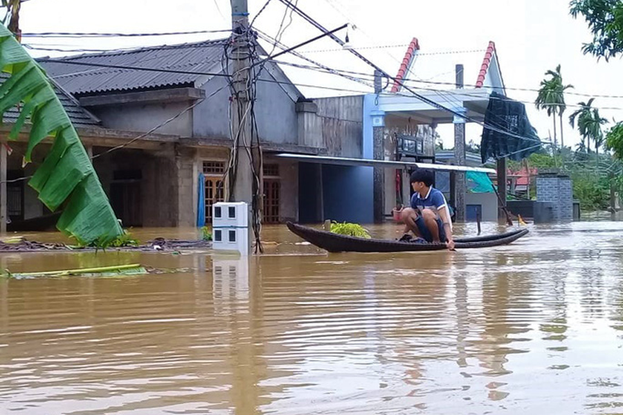 [Ảnh] Một số tỉnh miền Trung còn lại gì sau trận lụt lịch sử?