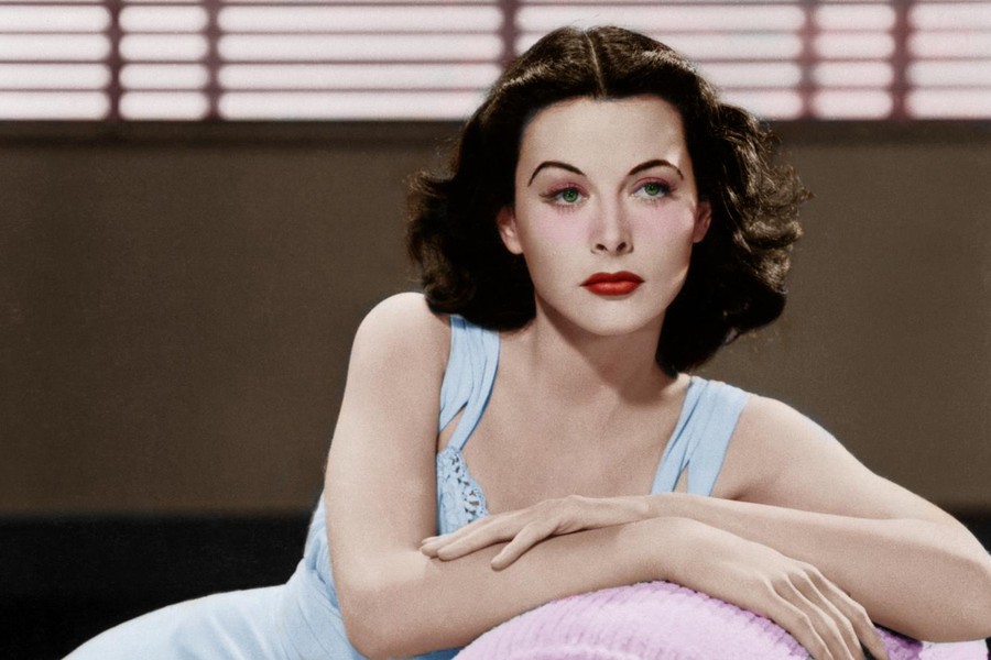 [ẢNH] Nữ minh tinh đầu tiên khỏa thân trên màn ảnh - Hedy Lamarr 