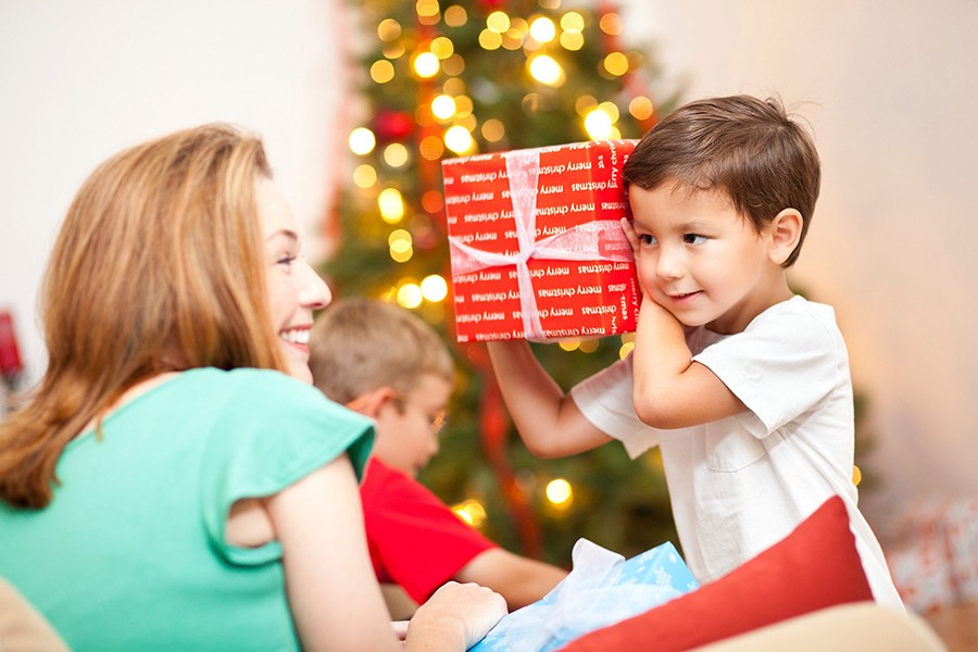 [ẢNH] Những món quà Noel ý nghĩa và thiết thực cho trẻ em 