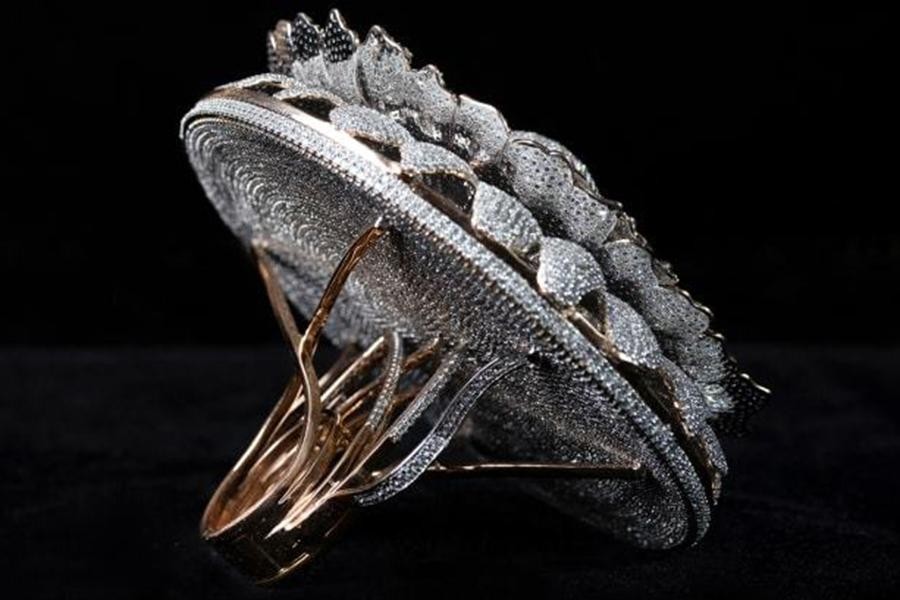 [ẢNH] Cận cảnh những chiếc nhẫn của Ấn Độ được đính hàng nghìn viên kim cương lấp lánh