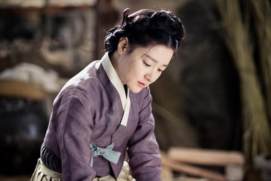 [ẢNH] Loạt ảnh thời trẻ 'gây sốt' của 'bảo vật quốc gia' xứ Hàn - Lee Young Ae 