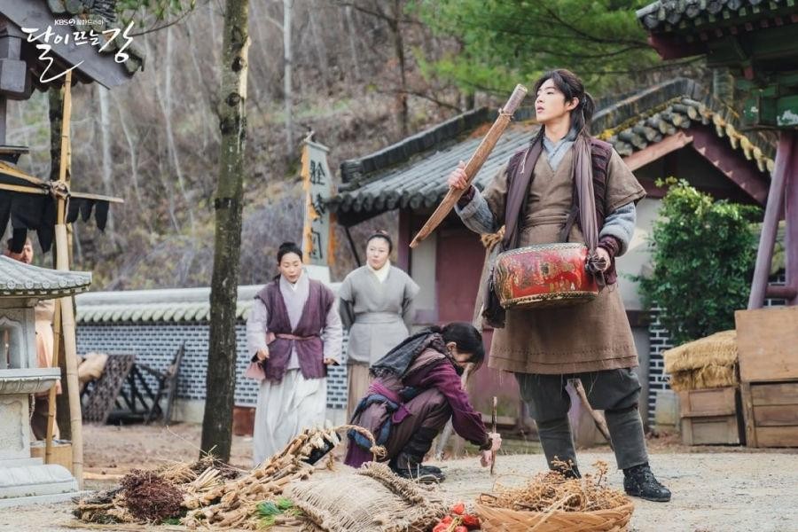 [ẢNH] 'Biểu ca' Na In Woo thay thế Ji Soo trong 'Sông đón trăng lên' là ai? 