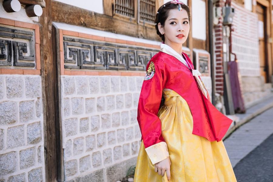 [ẢNH] Chiêm ngưỡng nhan sắc 'cực phẩm' của các sao nữ khi diện trang phục truyền thống nước ngoài
