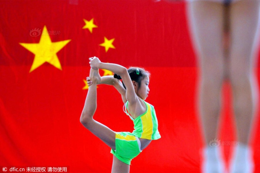 [ẢNH] Vận động viên nhí Trung Quốc đổi máu và nước mắt cho ‘giấc mơ vàng' Olympic