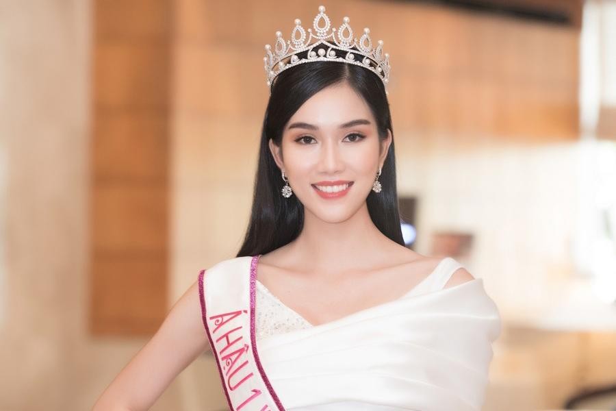 Nhan sắc và học vấn cực 'đỉnh' của đại diện Việt Nam dự thi Hoa hậu Quốc tế lần thứ 60