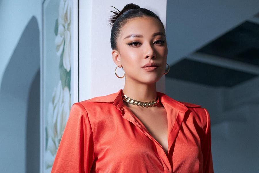 Á hậu Kim Duyên khoe vẻ đẹp quyến rũ trong loạt thiết kế cắt xẻ táo bạo sẽ mang tới Miss Universe 2021