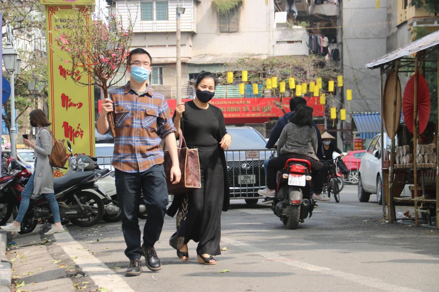 Hòa mình vào không khí đón Tết Nhâm Dần 2022 trên phố bích họa Phùng Hưng
