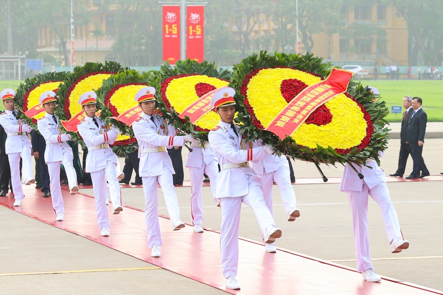 Hình ảnh lãnh đạo Đảng, Nhà nước vào Lăng viếng Chủ tịch Hồ Chí Minh