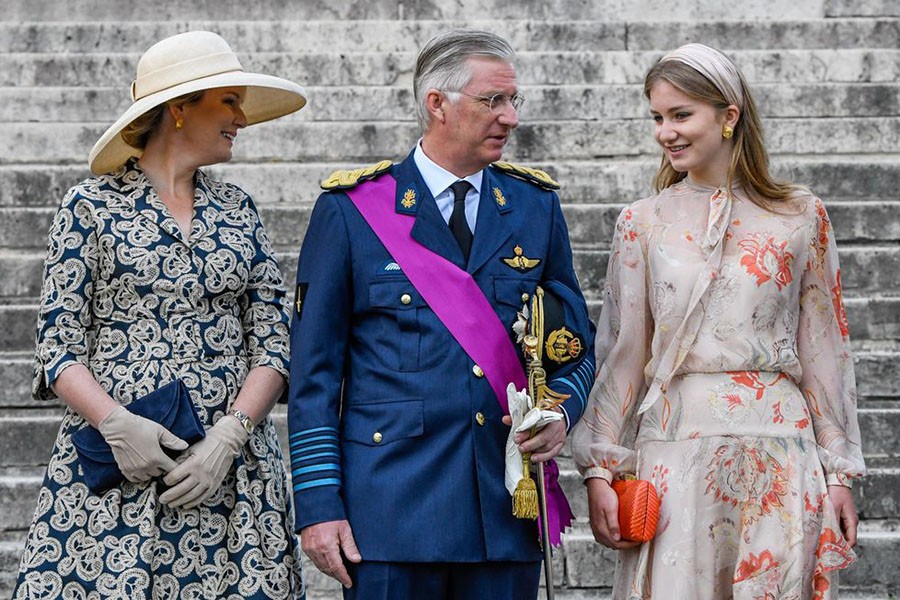 [Ảnh] Công chúa Bỉ say sưa tập quân sự, chuẩn bị hành trang kế vị ngai vàng
