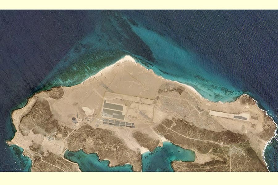 [Ảnh] Ai thực sự đứng sau căn cứ không quân bí ẩn trên đảo núi lửa ở Yemen?