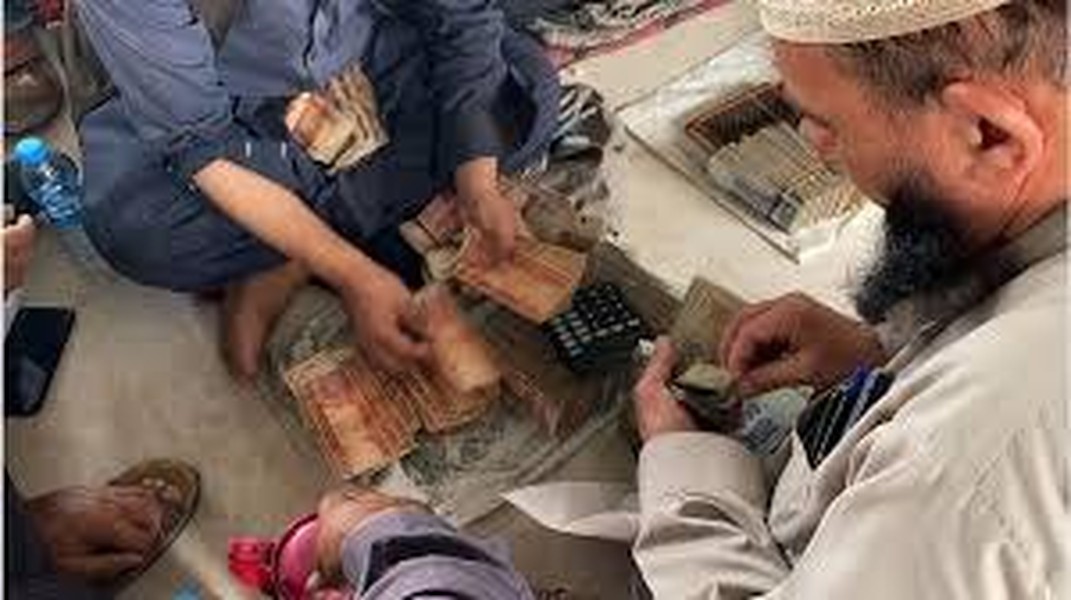 [Ảnh] Taliban có quyền tiếp cận nguồn tiền nào của Afghanistan?