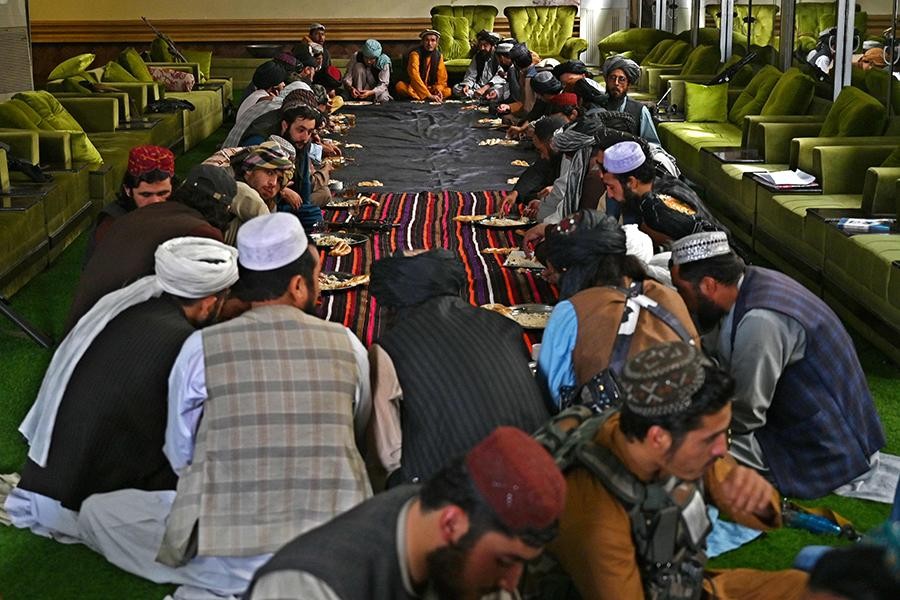 [Ảnh] Bên trong dinh thự của cựu lãnh đạo Afghanistan hiện là nhà của 150 tay súng Taliban