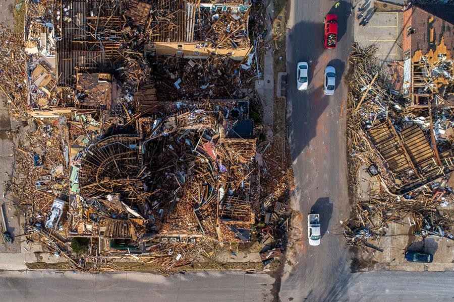 Hình ảnh ‘lốc xoáy thế kỷ’ tàn phá nước Mỹ khiến hơn 80 người thiệt mạng