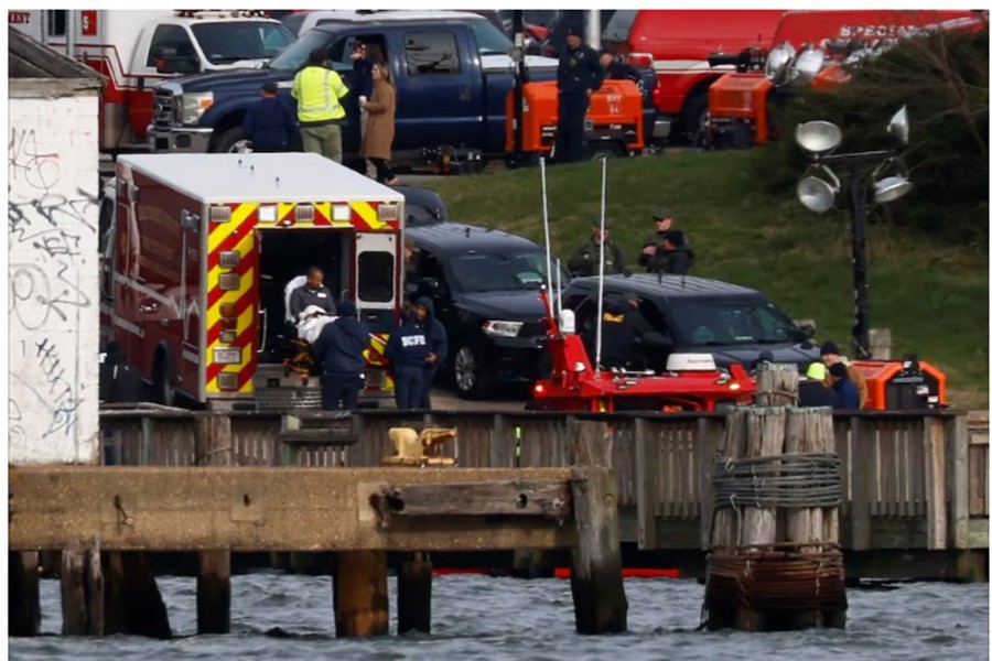 Nhiều lái xe thoát nạn trong gang tấc khi xảy ra vụ sập cầu ở Maryland