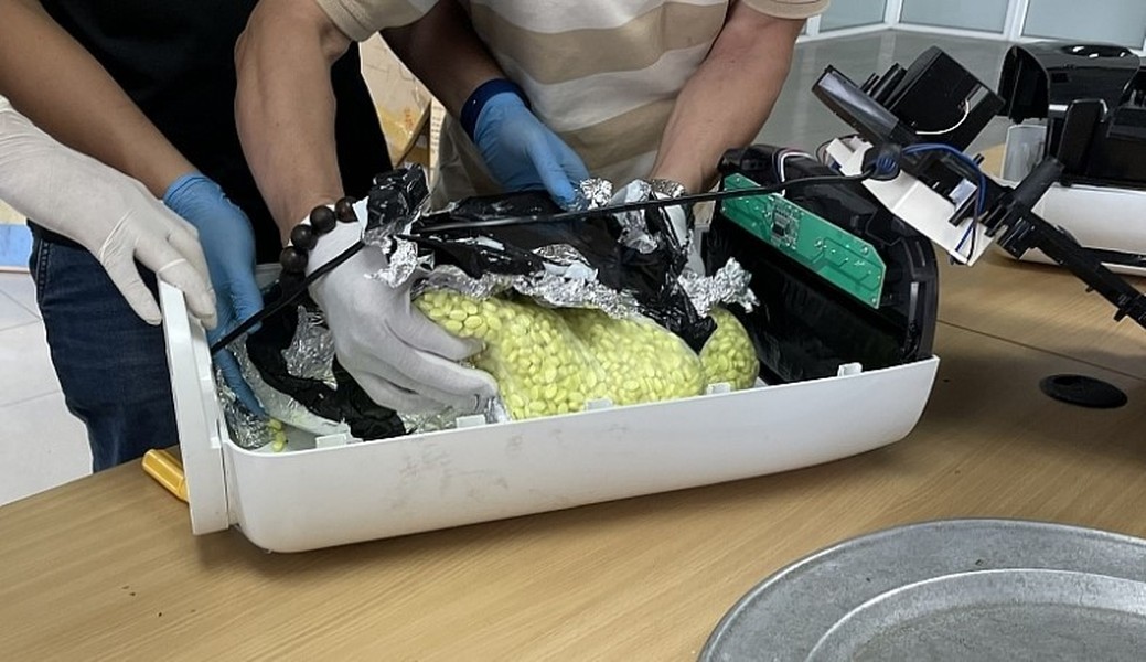 Cận cảnh vụ bắt giữ 7kg ma túy giấu trong máy lọc nước 