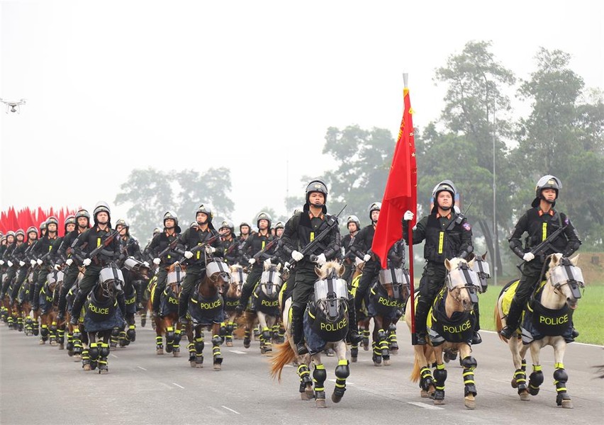 Hình ảnh: Lực lượng Công an hợp luyện diễu binh, diễu hành Kỷ niệm 70 năm Chiến thắng Điện Biên Phủ