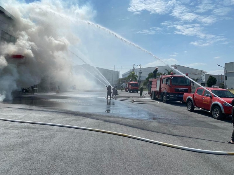 Thực tập quy mô, dập tắt đám cháy ở khu công nghiệp Thạch Thất - Quốc Oai