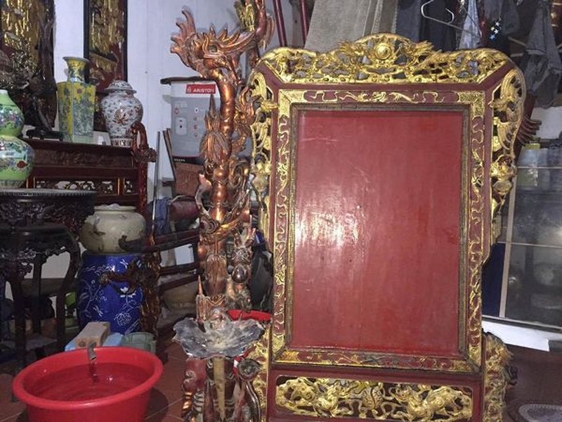Hàng trăm cổ vật trộm cắp được ngụy trang trong căn nhà buôn gỗ cũ
