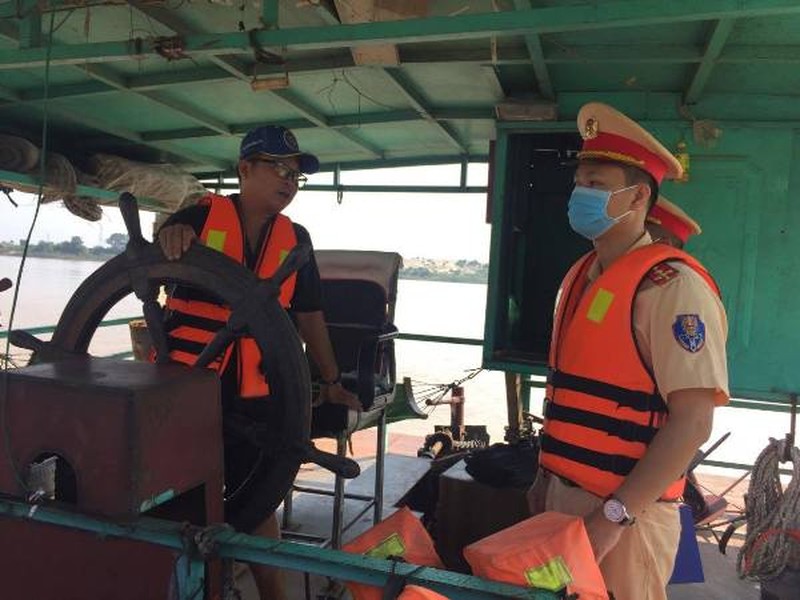 Triệt tiêu nguy cơ, phòng ngừa hiệu quả tai nạn trên sông Hồng