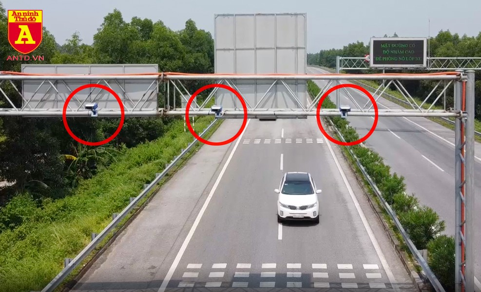 Xem 'siêu' camera tóm trúng phương tiện vi phạm giao thông 