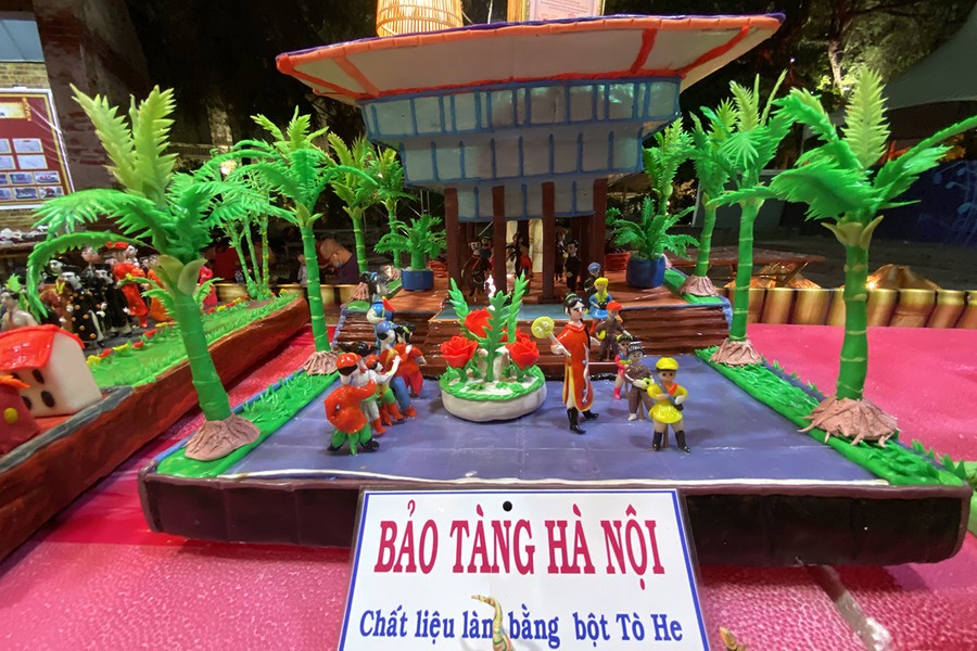 Độc đáo những di tích lịch sử ở Hà Nội nặn bằng bột tò he