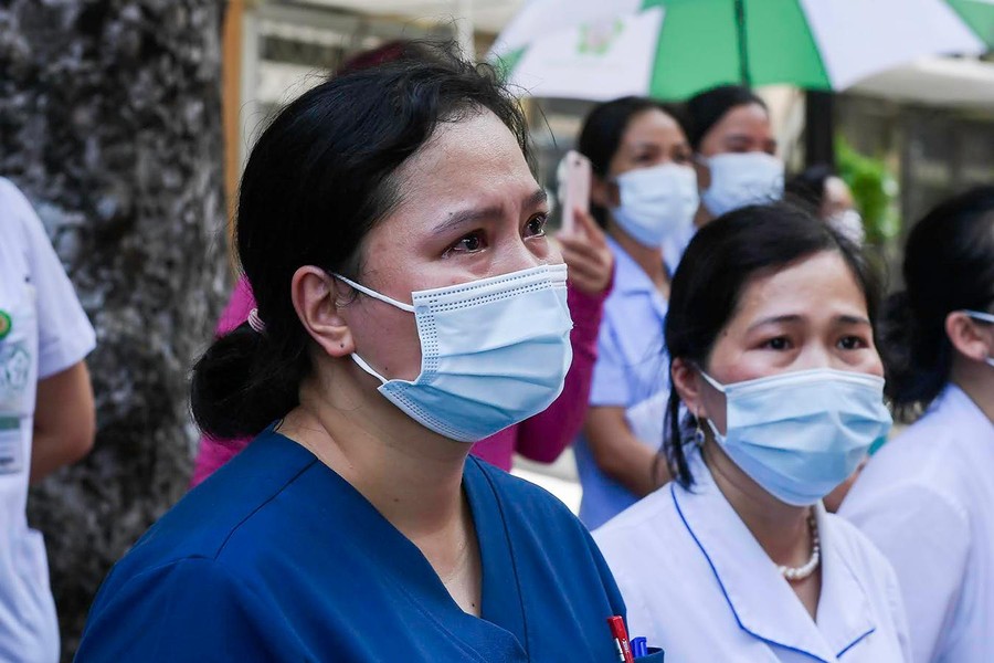 Bệnh viện Bạch Mai chi viện gần 200 bác sĩ vào TP. HCM chống dịch 
