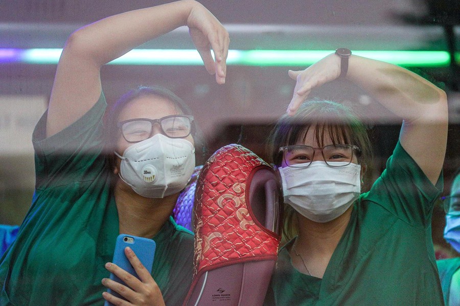 Hàng nghìn sinh viên y tế xung phong lên tuyến đầu chống dịch