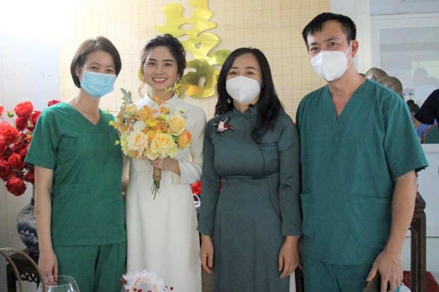 Đám cưới đặc biệt tại Bệnh viện dã chiến 