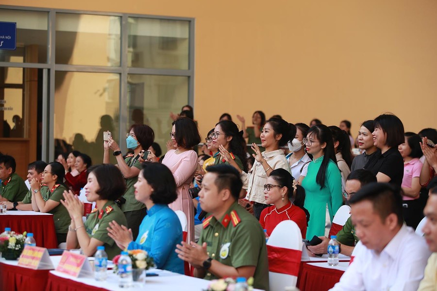 Phụ nữ Công an Thủ đô duyên dáng trong Ngày hội “Ẩm thực - Văn hóa - Thể thao” 