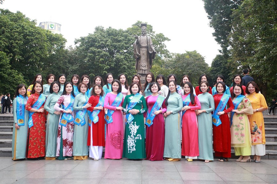 Phụ nữ Công an Thủ đô đẹp rạng ngời tại Lễ hội Áo dài du lịch Hà Nội