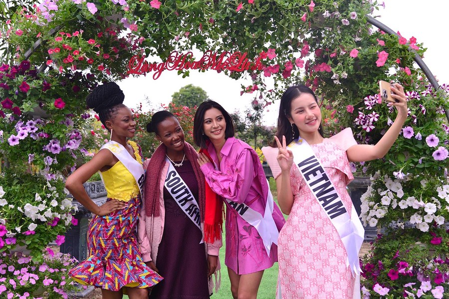 Dàn mỹ nhân Hoa hậu Du lịch thế giới khoe sắc tại Festival hoa Mê Linh