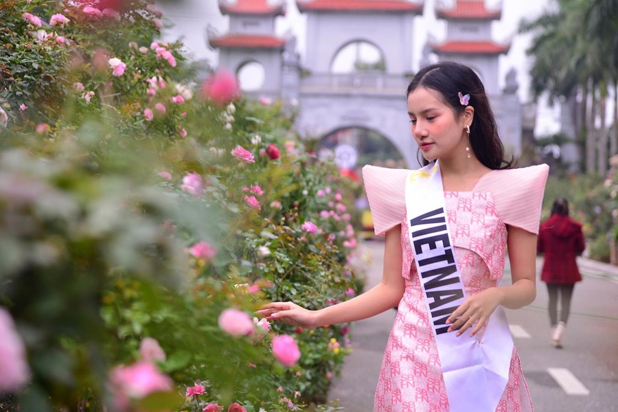 Dàn mỹ nhân Hoa hậu Du lịch thế giới khoe sắc tại Festival hoa Mê Linh