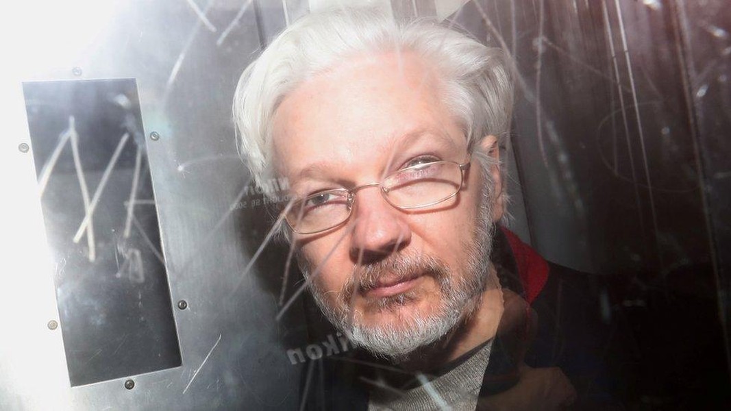 [ẢNH] Tòa án Anh bác bỏ yêu cầu nhà sáng lập Wikileaks về Mỹ