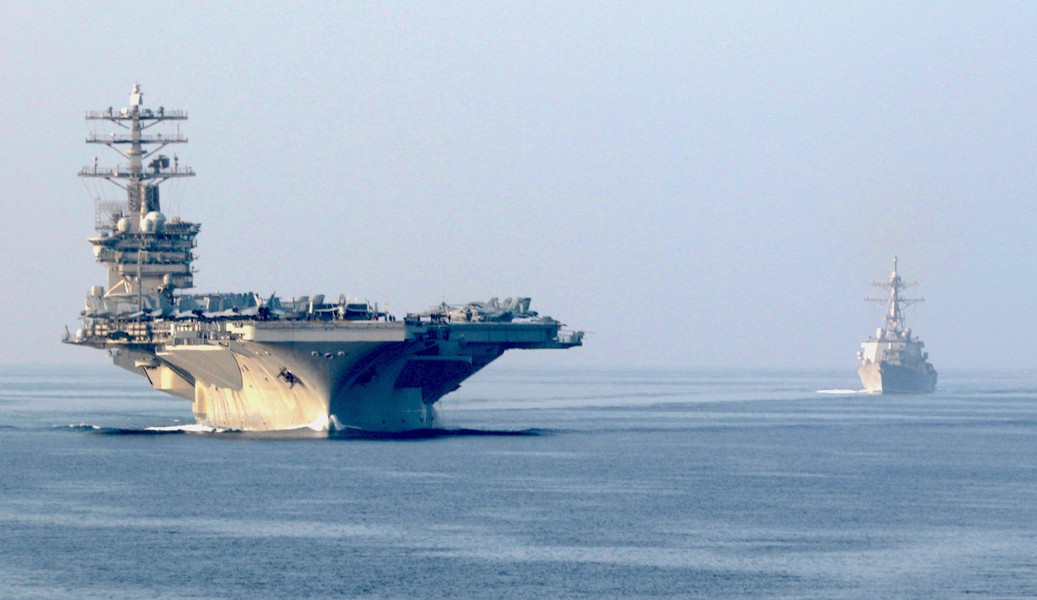 [ẢNH] Căng thẳng với Iran, Mỹ tập trung khí tài quân sự ở vùng Vịnh
