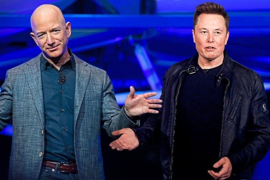 [ẢNH] Hai tỉ phú Elon Musk và Jeff Bezos 