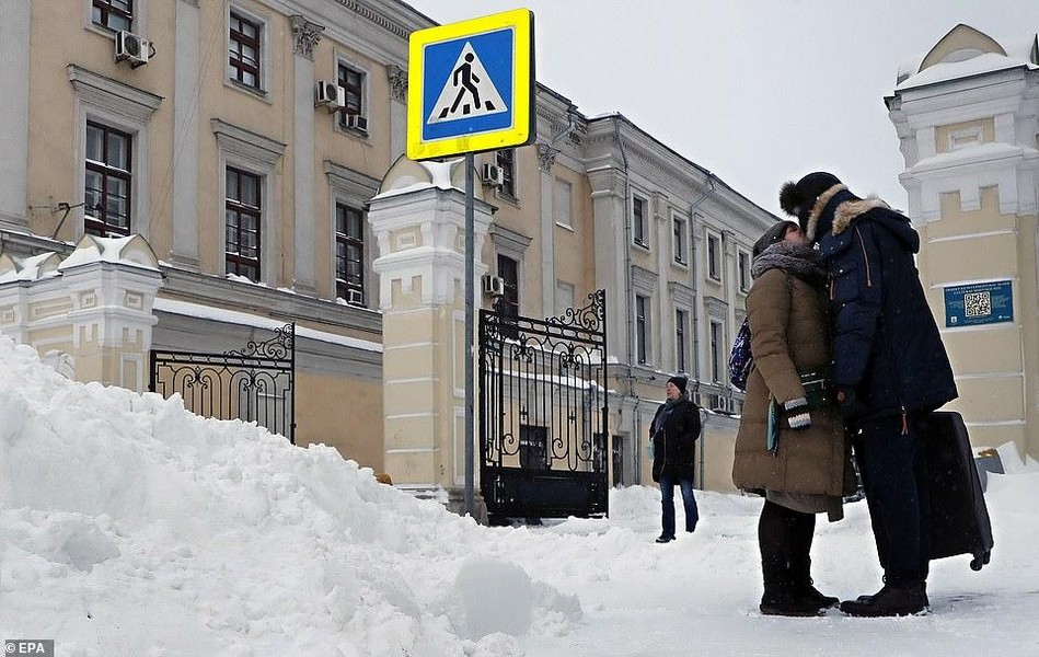 [ẢNH] Thủ đô Moscow ngập trong tuyết rơi dày kỉ lục