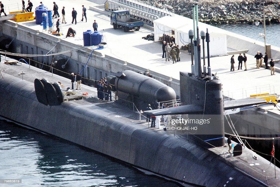 [ẢNH] Tàu ngầm USS Ohio mang 