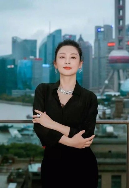 [ẢNH] Cuộc sống viên mãn của “Nữ diễn viên xinh đẹp nhất Trung Quốc” Trần Hồng 