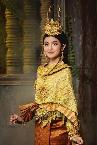 [ẢNH] Vẻ đẹp ‘cực phẩm’ của tiểu công chúa Hoàng gia Campuchia